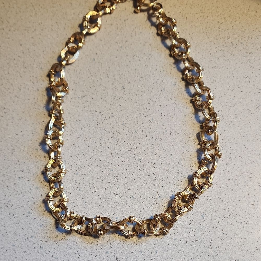 Elegant 18 inch Gold Toned Chain Necklace